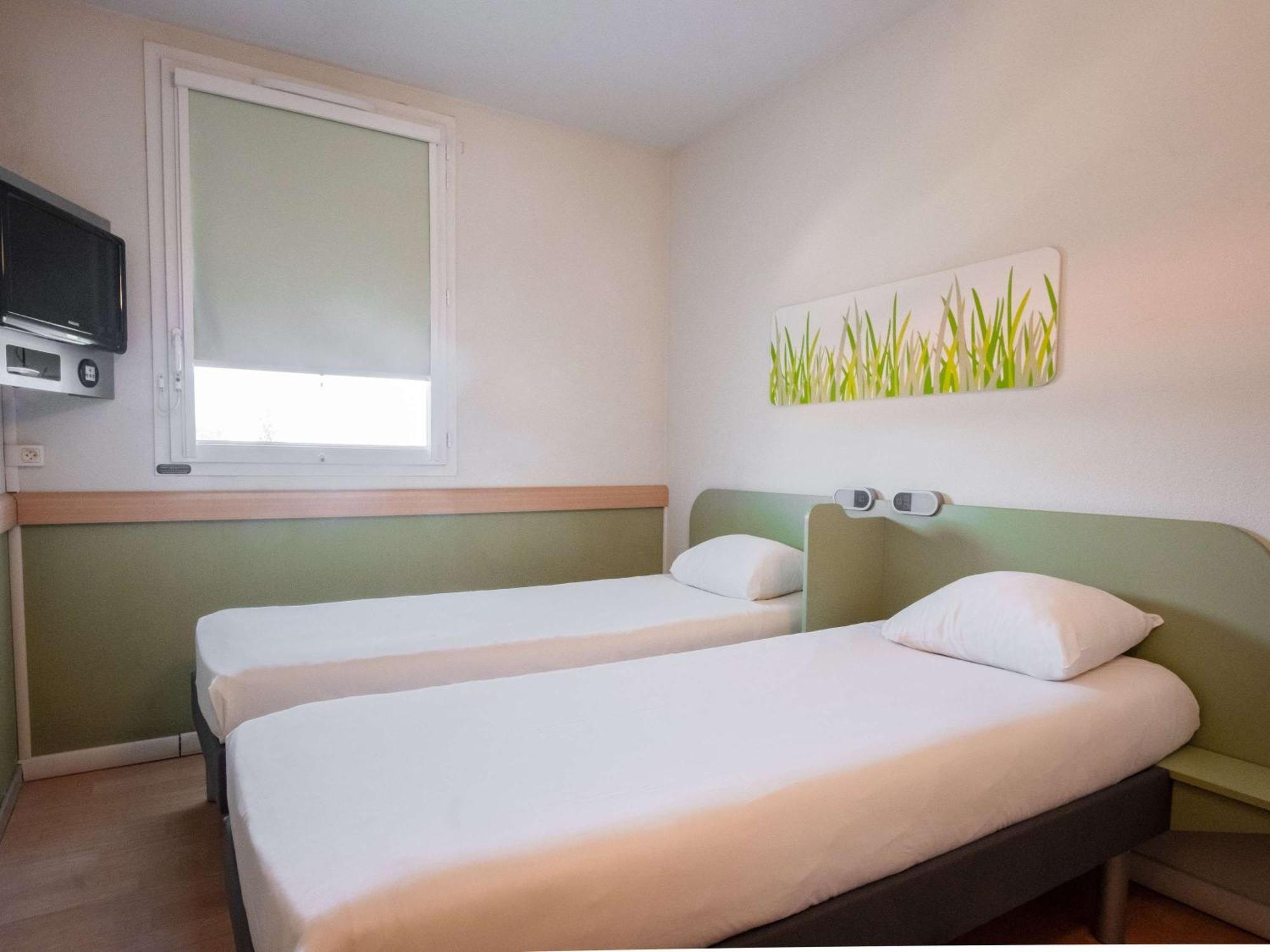 Ibis Budget Les Chaumes Hotel 2*